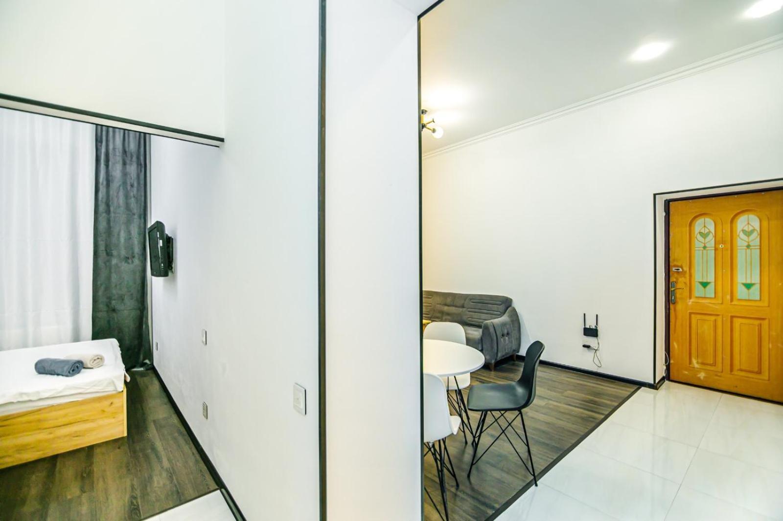 M Estate. 2 Room Home In Targovu Baku Bagian luar foto