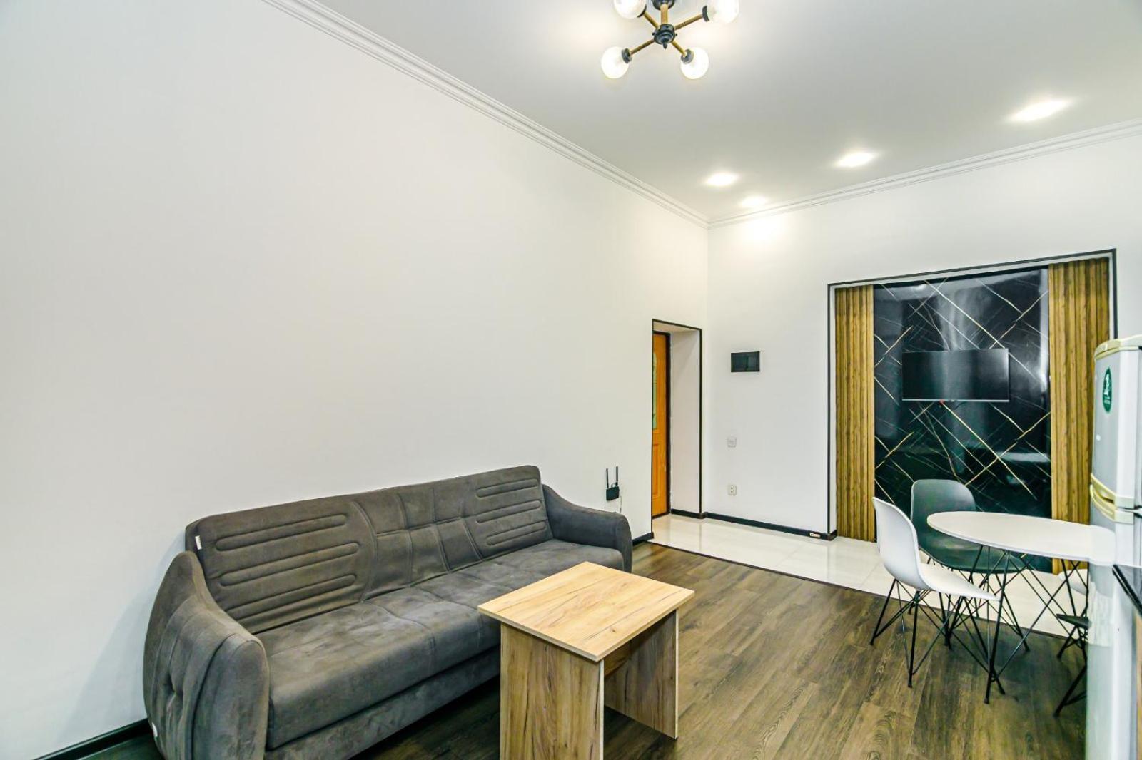M Estate. 2 Room Home In Targovu Baku Bagian luar foto