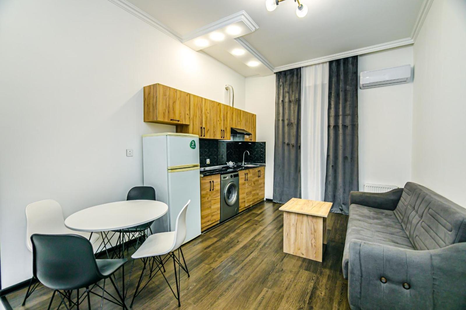 M Estate. 2 Room Home In Targovu Baku Bagian luar foto