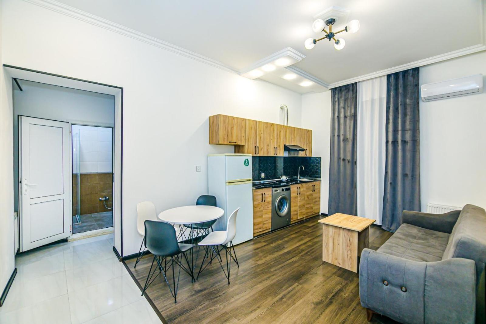 M Estate. 2 Room Home In Targovu Baku Bagian luar foto