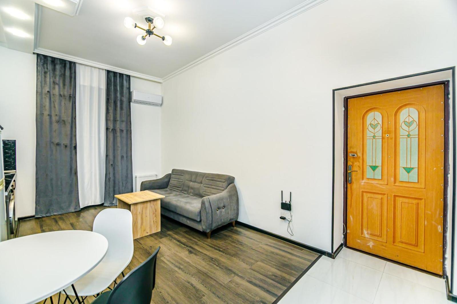 M Estate. 2 Room Home In Targovu Baku Bagian luar foto