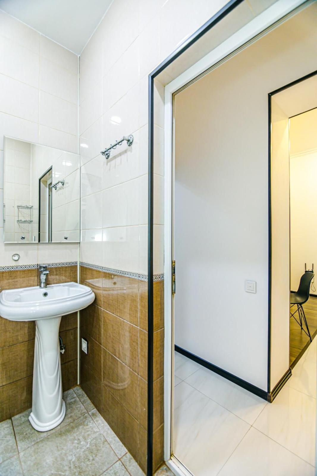 M Estate. 2 Room Home In Targovu Baku Bagian luar foto
