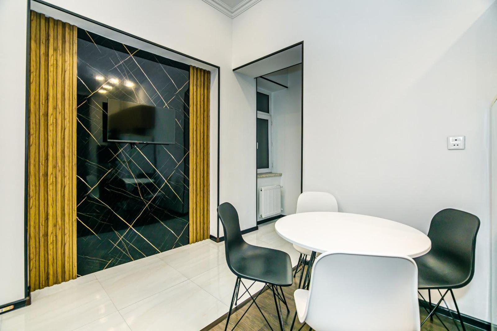M Estate. 2 Room Home In Targovu Baku Bagian luar foto